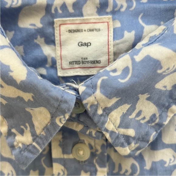 GAP Cat Print Fitted Boyfriend Button Down Shirt - Picture 2 of 6
